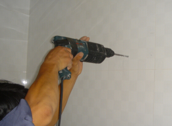 墙上瓷砖打孔怎么补救(墙上瓷砖打孔怎么补救视频教程) 墙上瓷砖打孔怎么补救(墙上瓷砖打孔怎么补救视频教程)